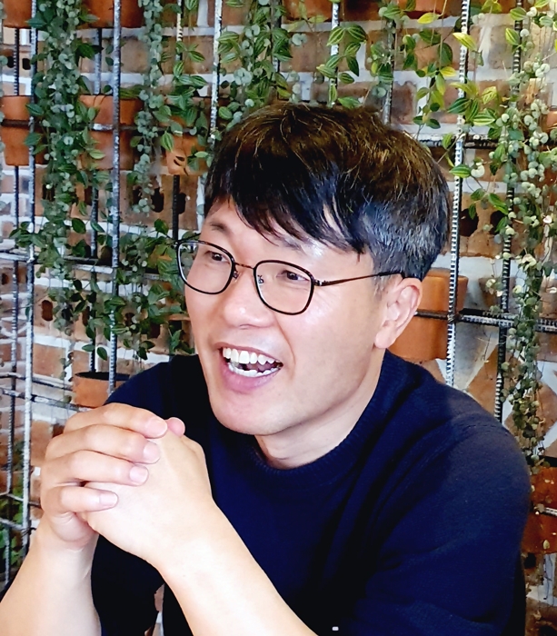 Jung Ho Moon 사진